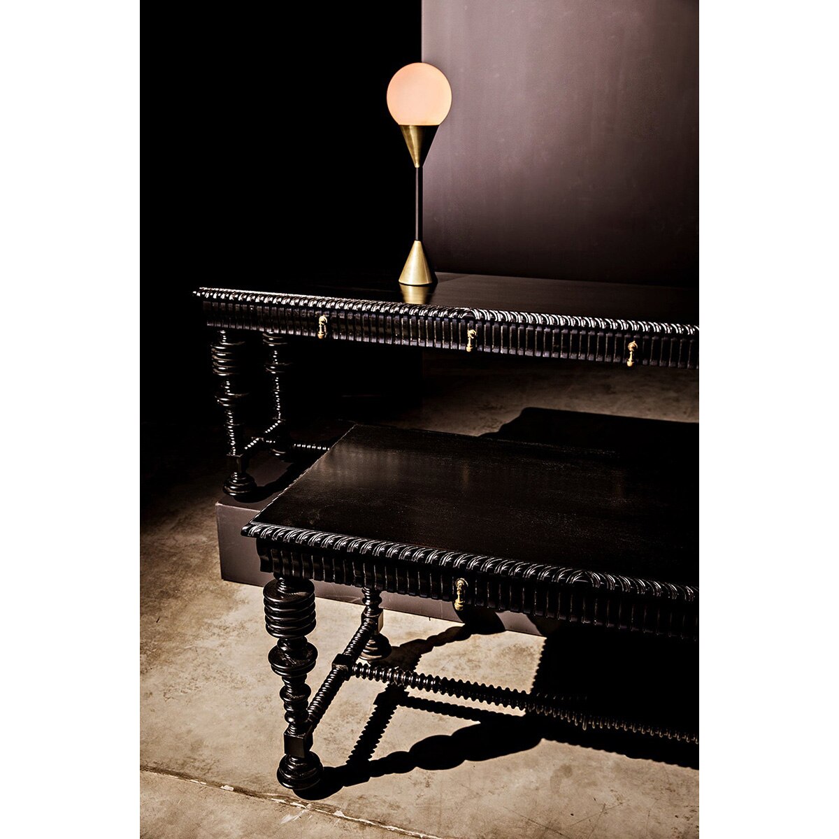 Noir on sale portuguese desk